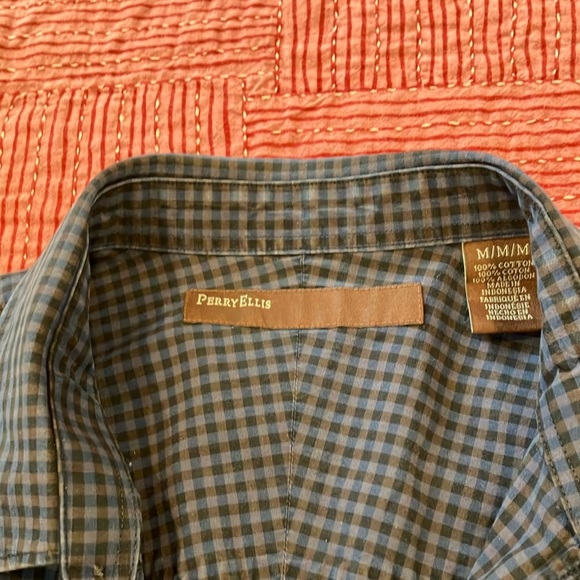 Perry Ellis men’s medium casual button down Checkered indigo Shirt - faded - Picture 2 of 16